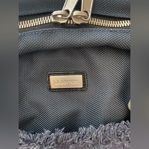 Lululemon Large Vintage Rare Gym/Travel Carry On Tote Shoulder Bag Navy & Silver - Picture 2 of 16